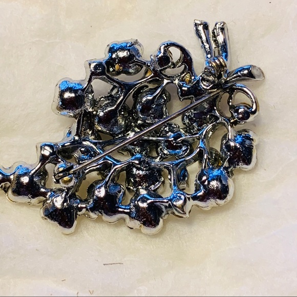 Vintage Flower Grape Brooch with Rhinestones - Picture 3 of 6